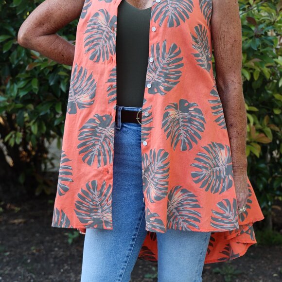 NWT Tropical Sunset Orange Sleeveless Palm Leaf Button Front High Low Top - Picture 7 of 7